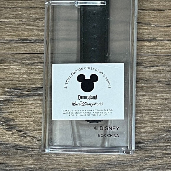 Walt Disney Pirates of the Caribbean Special Edition Sold Out Collectors Watch - Picture 5 of 15